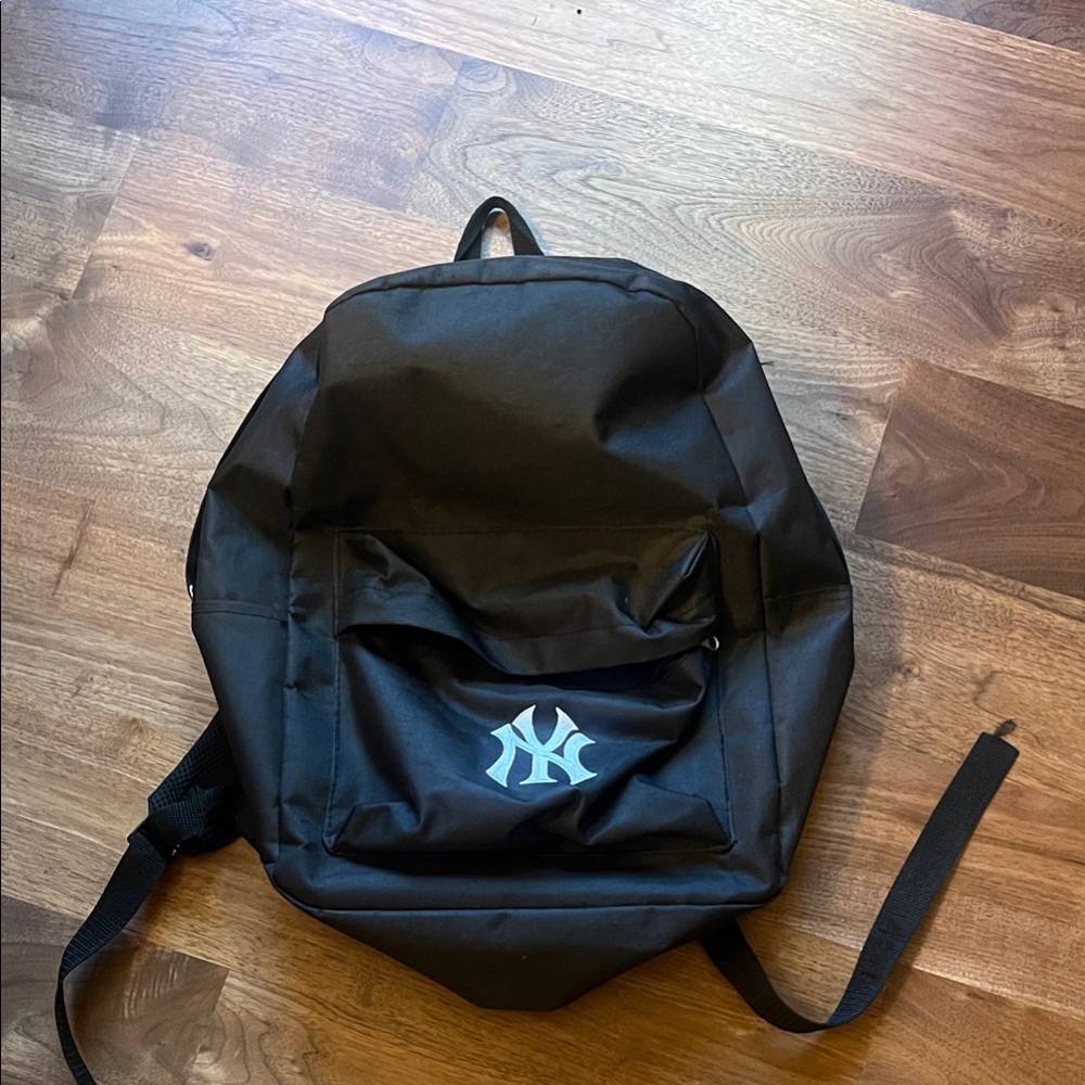 Stylish Black Backpack with Iconic Emblem- Yankees